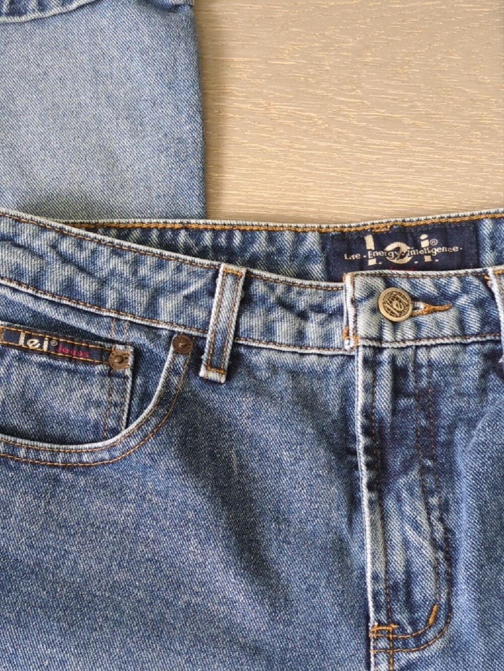 l.e.i Vintage Women's Flare Jeans in Blue Denim - Picture 2 of 6